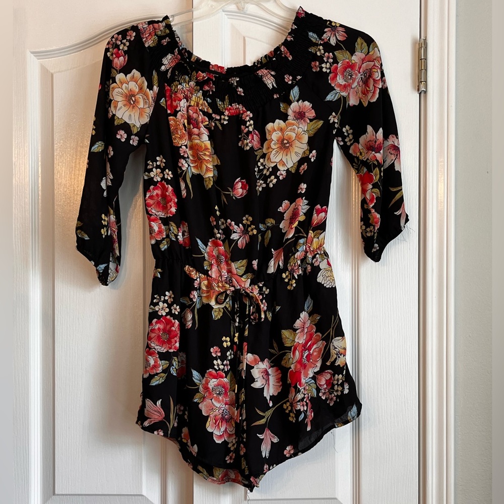 ACTIVE USA, WOMENS BLACK FLORAL ROMPER, size medium